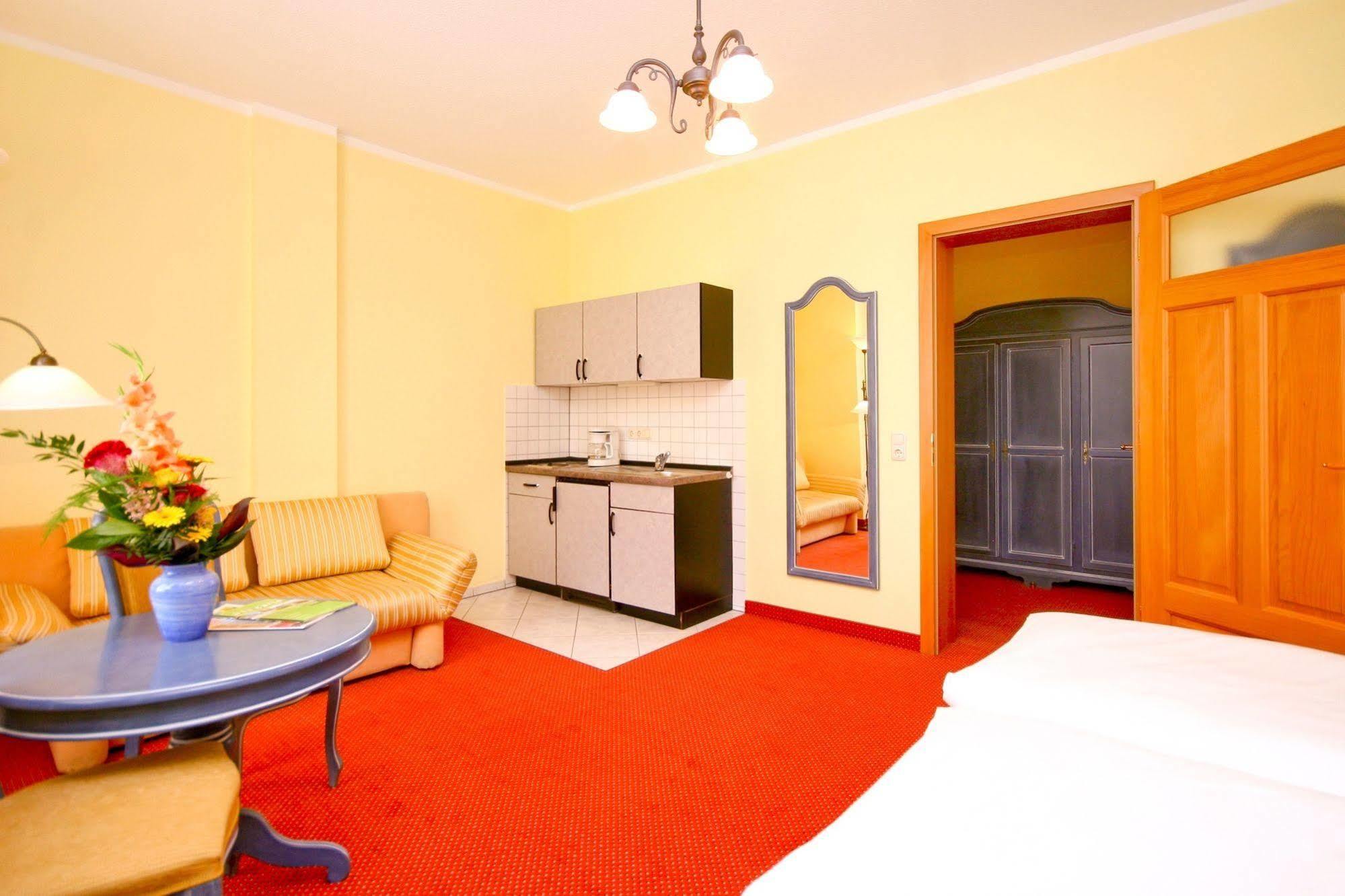 Hotel Garni Getreuer Eckart Binz Exterior photo